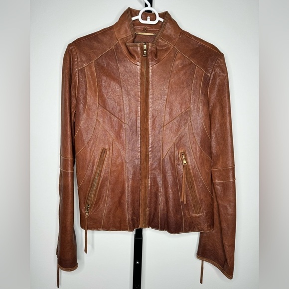 Andrew Marc Women's Leather Biker Jacket - Timeless Style Meets Urban Edge - Picture 1 of 7